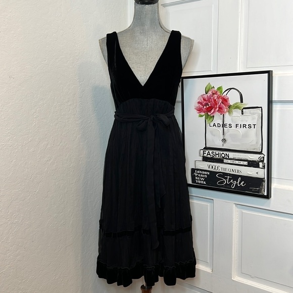 Anthropologie Dresses & Skirts - Anthro Ruth Black V-Neck Lace & Velvet Midi Dress Size 8